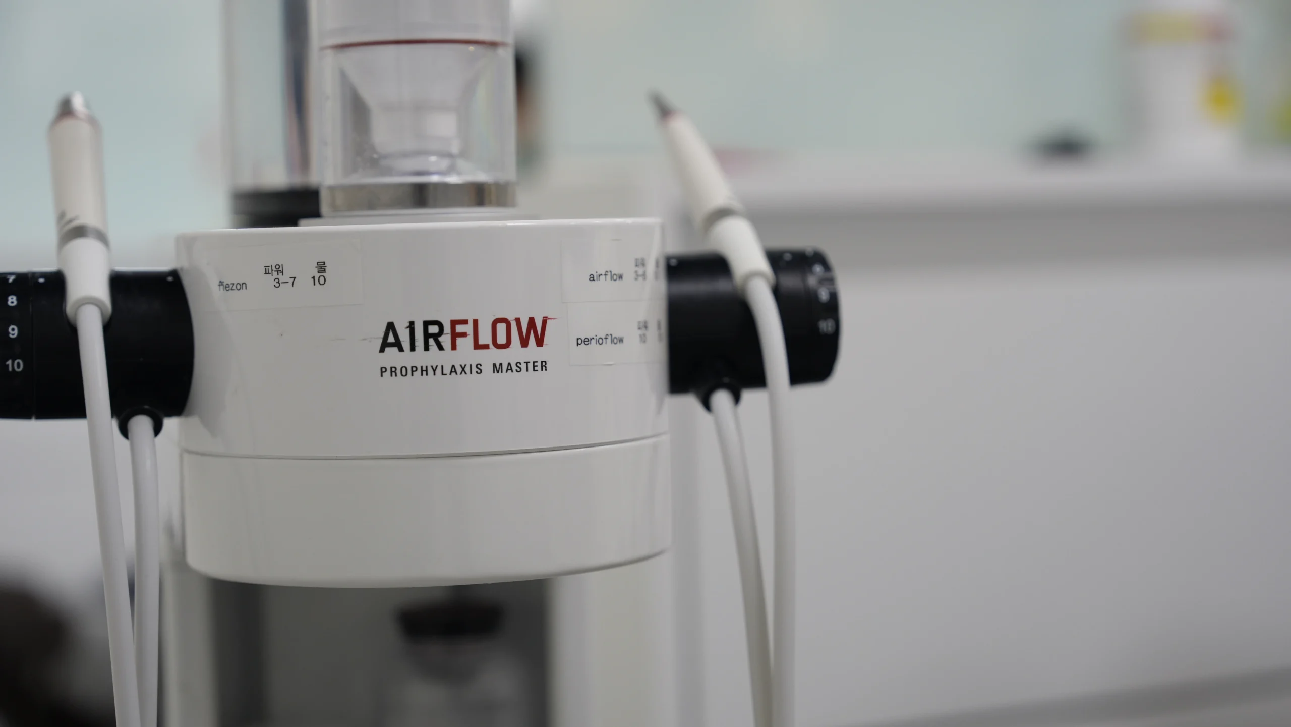 늘푸른치과에서 사용하는 AIRFLOW Prophylaxis Master 장비