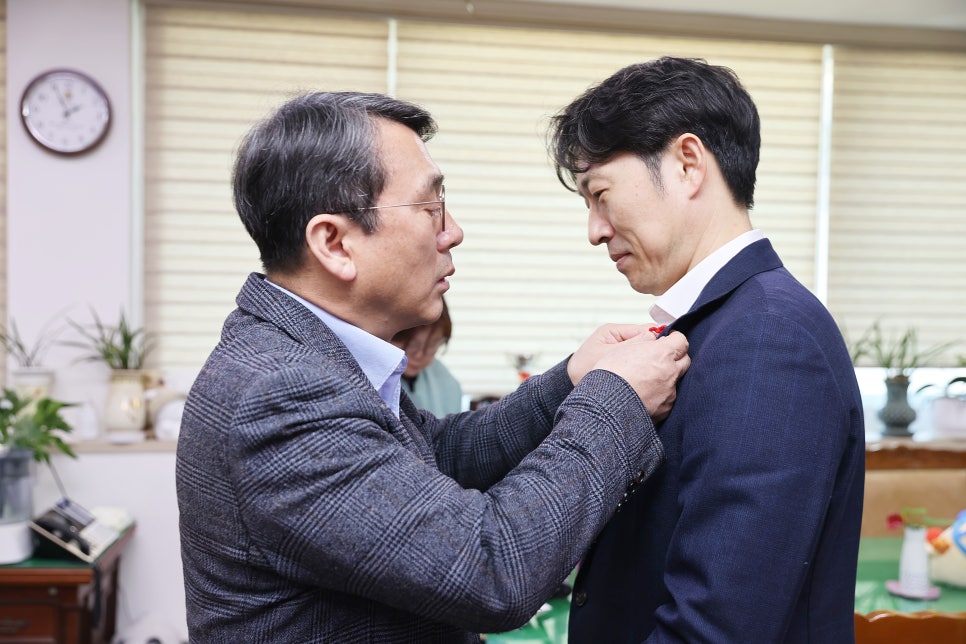 부산 수영구 남천동 늘푸른치과 지역사회공헌 희망다리놓기 성금 전달 사진 2